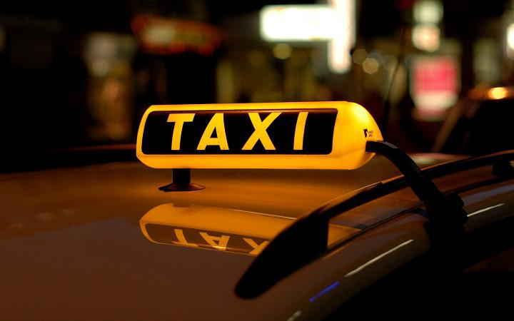 У Польщі зневажали таксиста з України, а потім вкрали у нього авто 