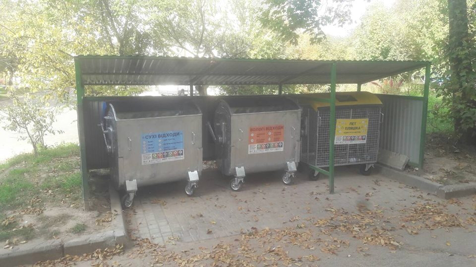 На 40-му кварталі в Луцьку встановили контейнери для роздільного збору сміття