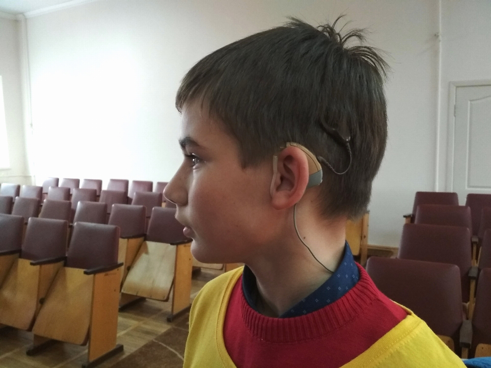 У Луцьку зробили першу унікальну операцію з відновлення слуху дитині (фото)
