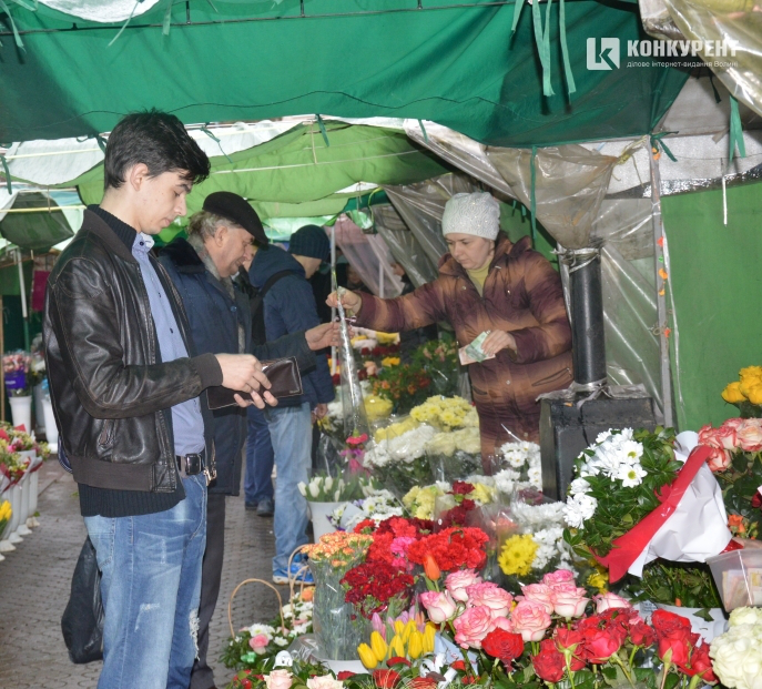 Квітковий ринок у Луцьку невдовзі «переїде» до філармонії
