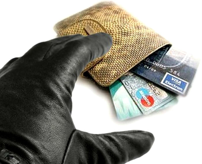 Як захистити кошти на банківській картці