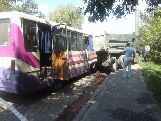 «Водій ґаву зловив», – пасажирка розбитої маршрутки в Луцьку 