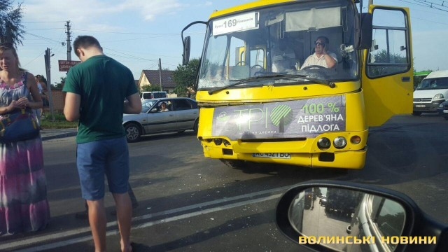 У Луцьку – друга аварія за участю маршрутки (фото) 