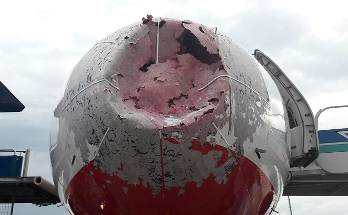 Український пілот «наосліп» посадив літак під час шторму 
