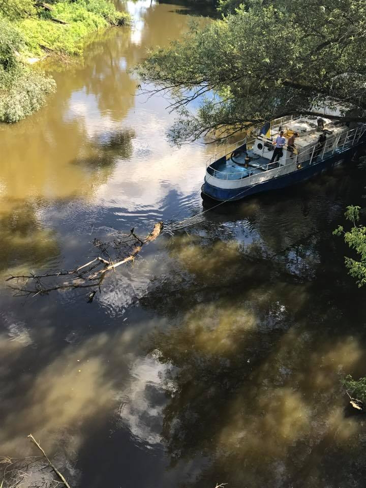 У Луцьку очищують Стир для судноплавства (фото, відео)