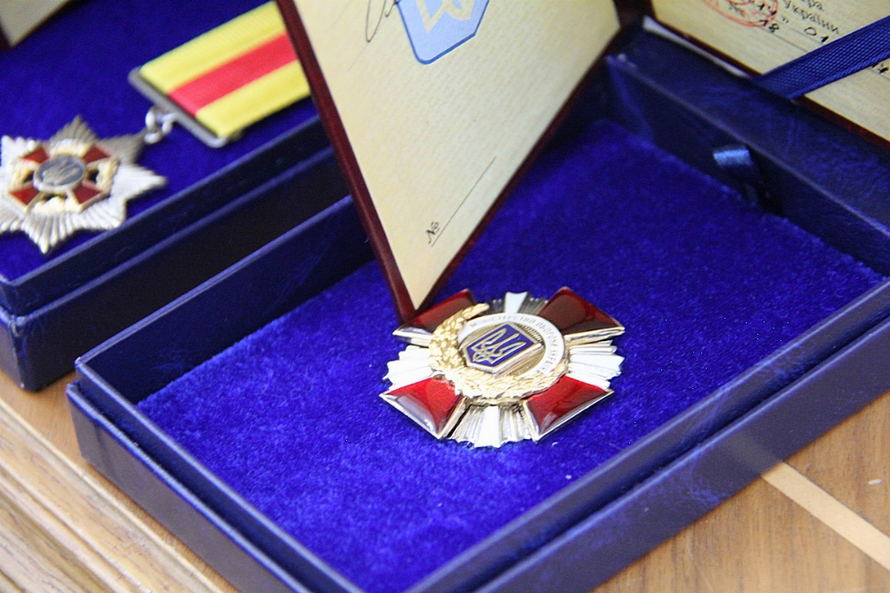 У Волинській ОДА відзнаками міністра оборони нагородили трьох атовців