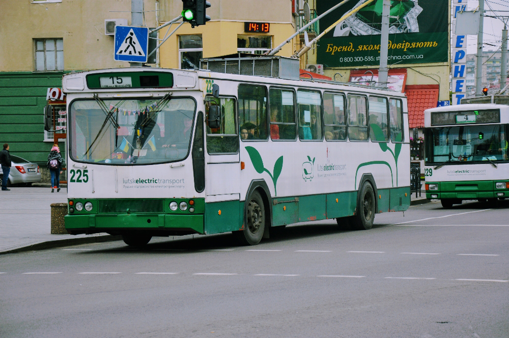 У Луцьку просять пустити більше тролейбусів на ДПЗ 