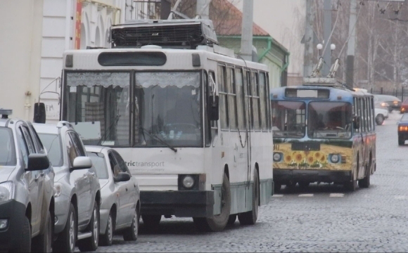 У Луцьку в польського тролейбуса відвалилися колеса 