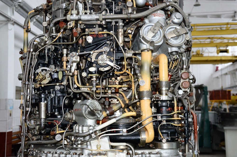 Як у Луцьку ремонтують двигуни військових літаків (фото)