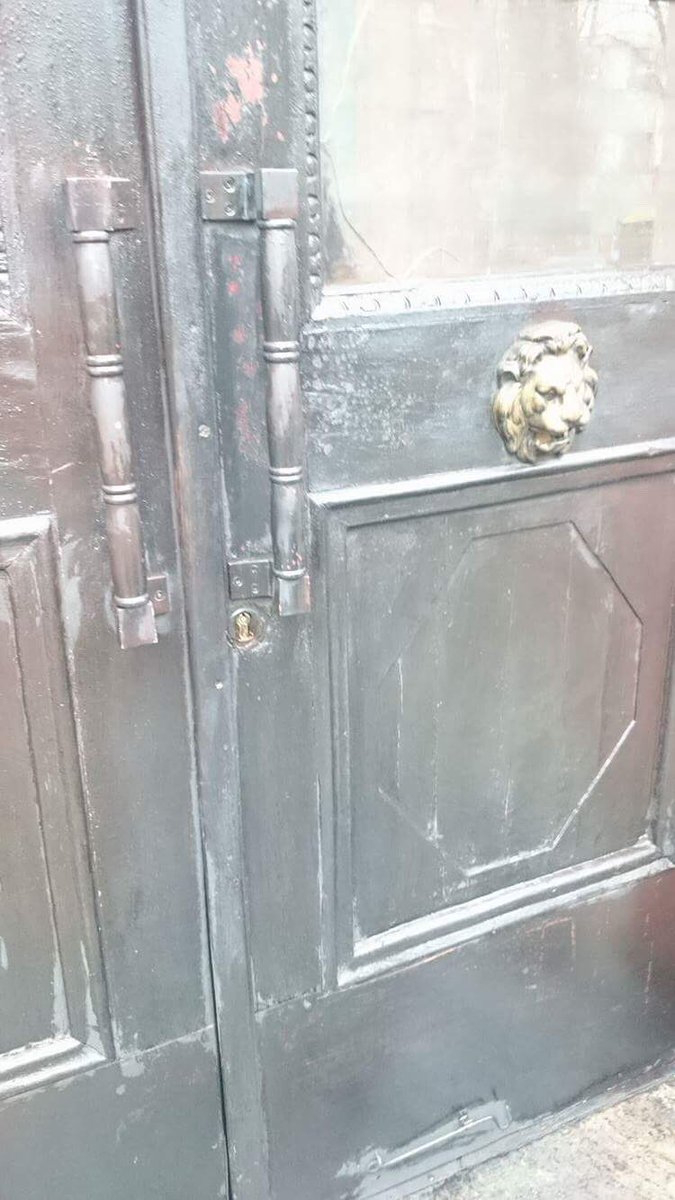 Зловмисники підпалили двері Інституту національної пам'яті