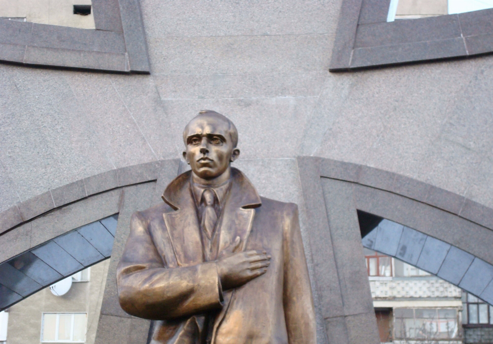 Навпроти прокуратури чи біля РАЦСу: експерти про пам'ятник Бандері в Луцьку 