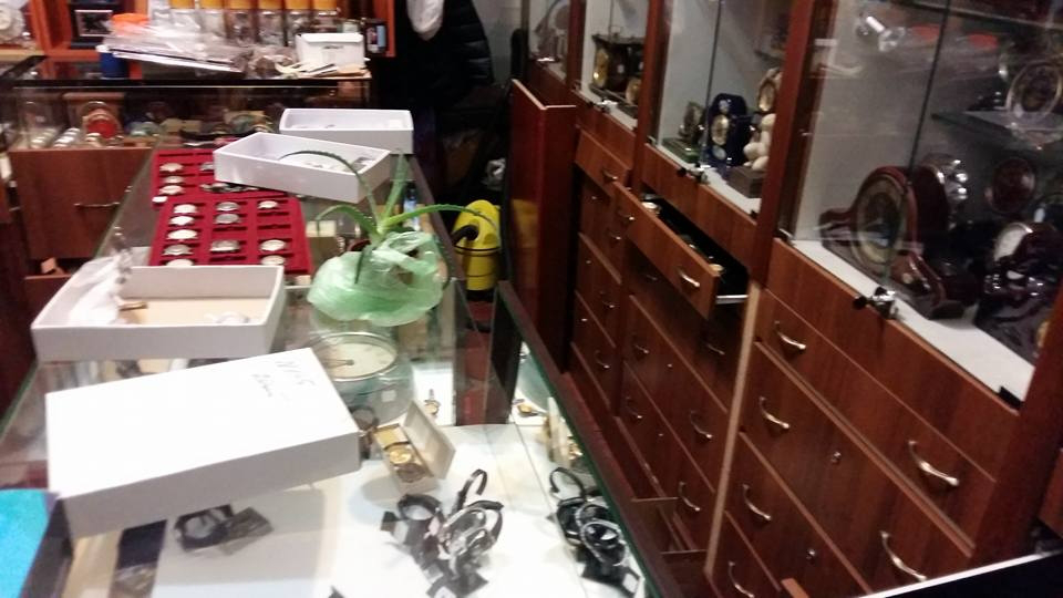 З кімнати-музею у Луцьку викрали раритетні годинники (фото)