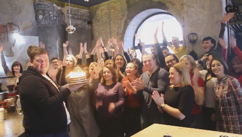Відомого волинського ресторатора креативно привітали з днем народження (відео)