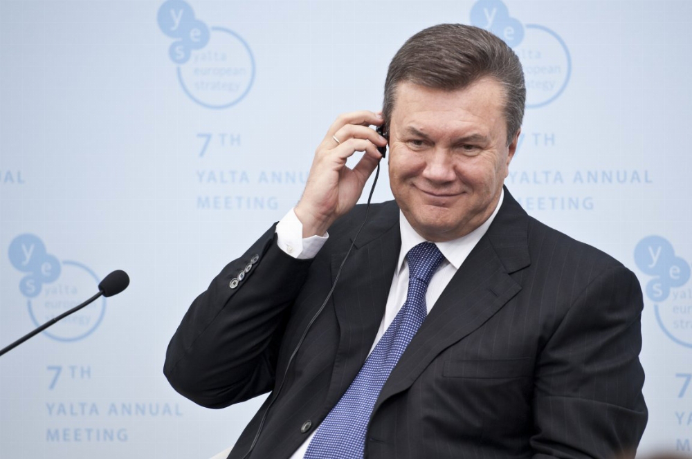 Суд  допитає Януковича через Skype