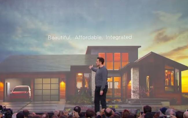 Tesla представила цілісні сонячні панелі, інтегровані в дах будинку