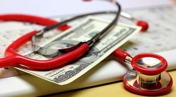 У державних лікарнях медичні послуги будуть платними