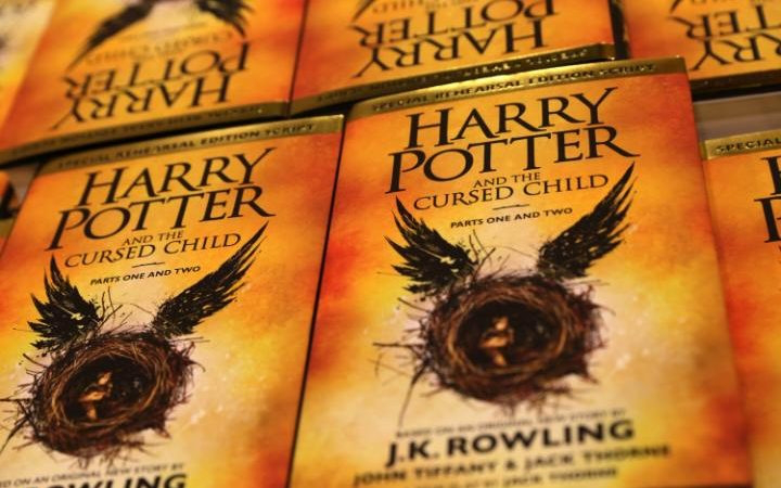 Восьма книга про Гаррі Поттера уже в продажі   