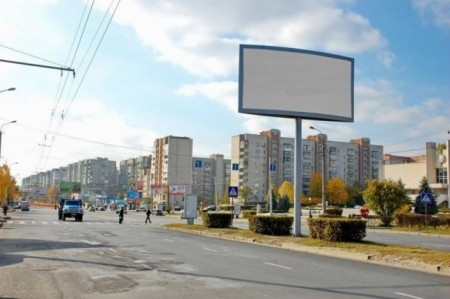 У Луцьку просять демонтувати рекламні щити біля пішохідних переходів