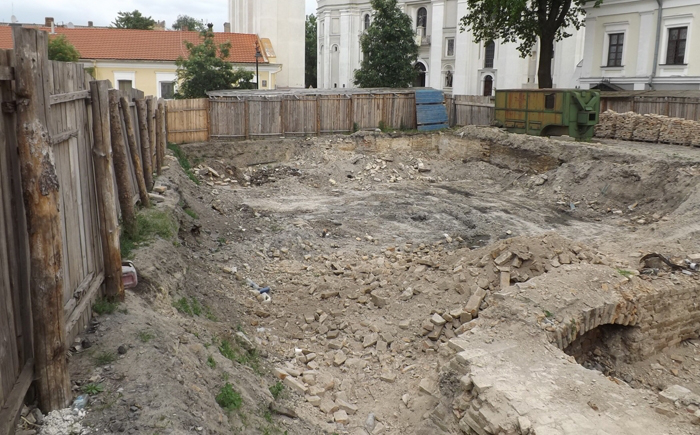 «Луцькміськбуд» запевнив, що збереже історичні підземелля на Кафедральній