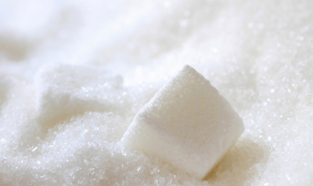 В Україні шостий місяць поспіль дешевшає цукор 