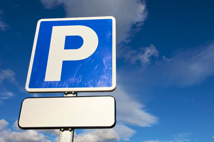 Парковки у Луцьку в недозволених місцях: хамство чи безвихідь?