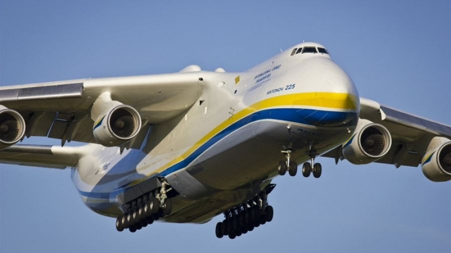 Найбільший у світі літак українського виробництва здійснив перший комерційний рейс