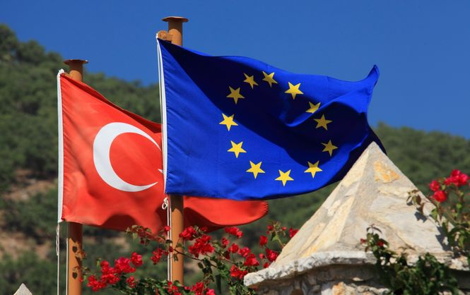 Єврокомісія згодна ввести безвізовий режим з Туреччиною, – ЗМІ