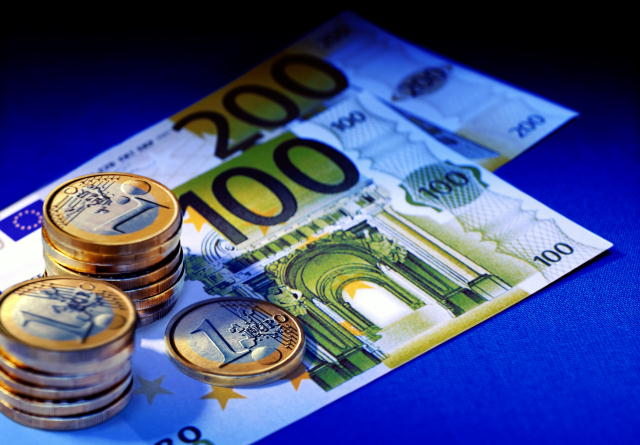 Після терактів у Брюсселі впав курс євро