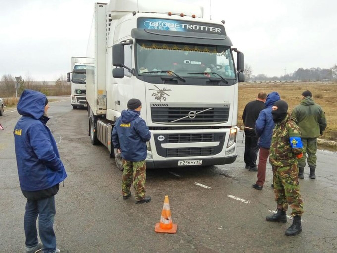 Сім російських вантажівок прорвали блокаду на Волині, – активісти