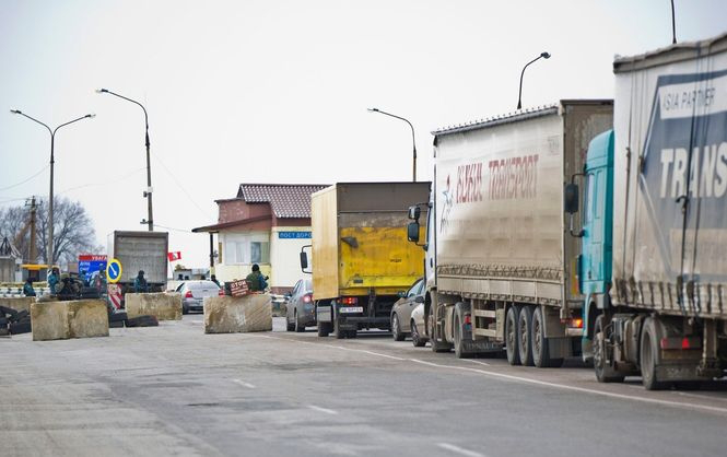 Україна домовляється з РФ про відновлення транзиту вантажівок