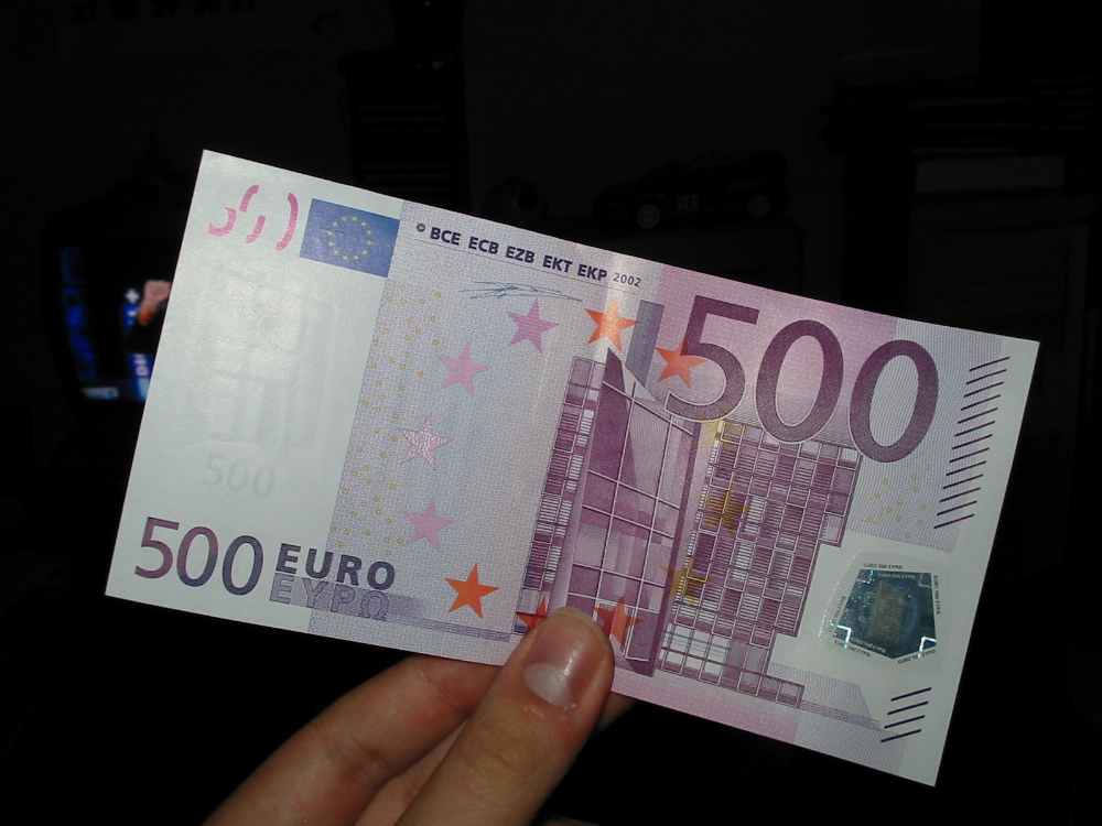 В ЄС хочуть відмовитись від банкноти у 500 євро