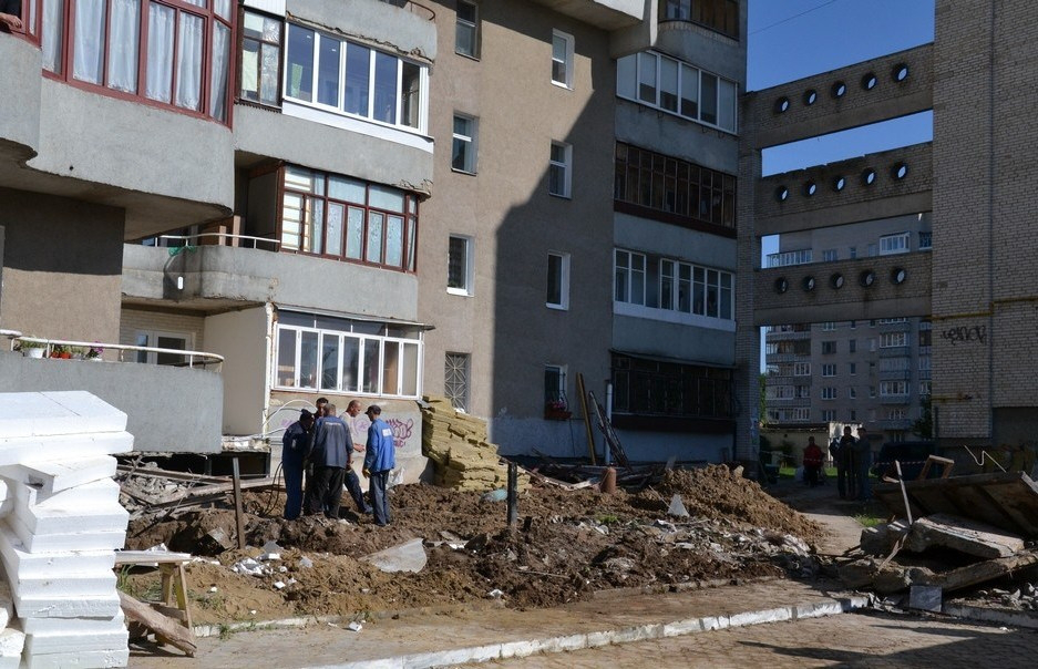 У Луцьку перевірять забудовника  «ВМ Плюс» через загрозу руйнування сусіднього будинку 