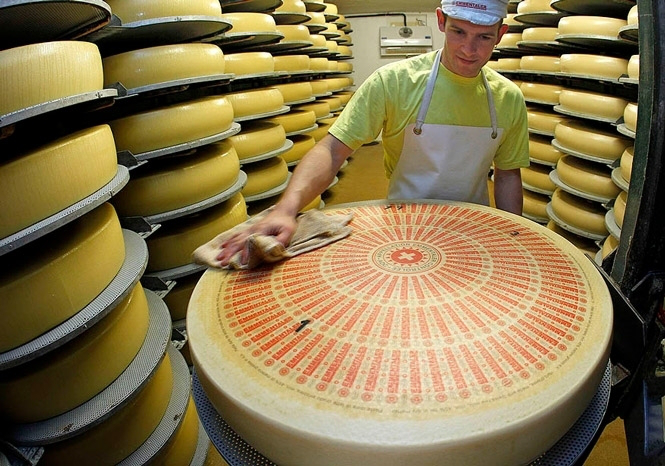 Компанія з групи «Континіум» очолила рейтинг виробників твердого сиру в Україні