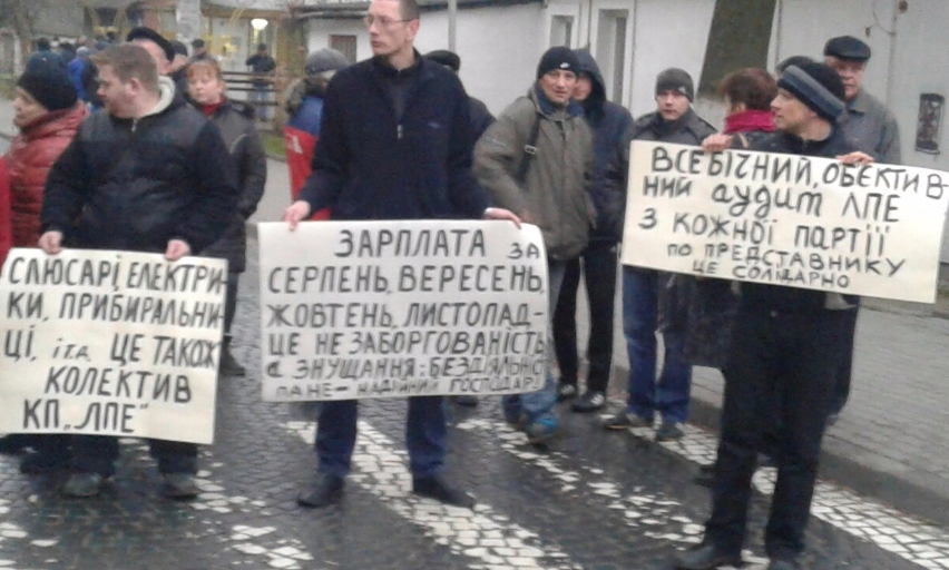 Працівники ЛПЕ блокували дорогу біля Луцькради