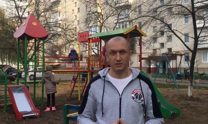 У Луцьку облаштували дитячий майданчик завдяки благодійникам (відео)
