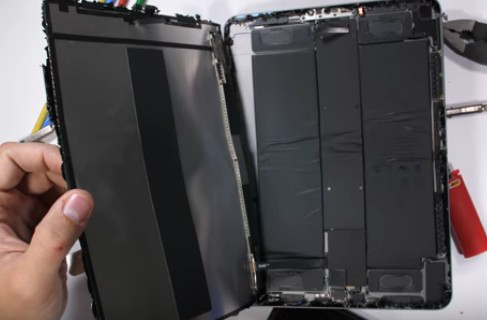 Новий iPad Pro за 800 доларів для тесту зігнули навпіл (відео)