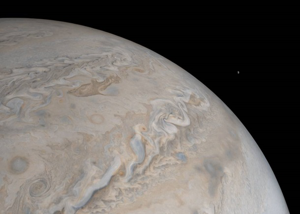 NASA показало знімок Юпітера і його супутника Іо