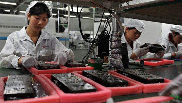 Компанія-складальник скорочує виробництво iPhone через падіння попиту