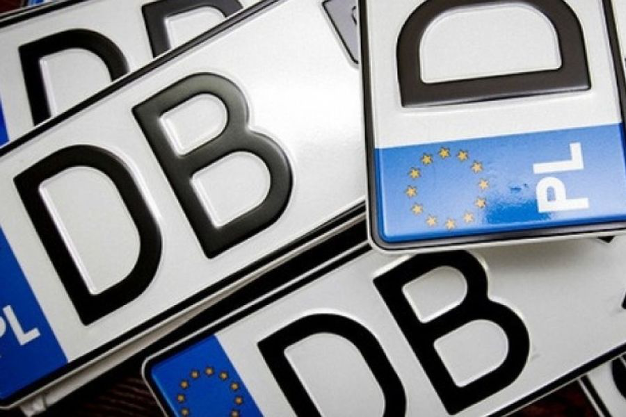 Парубій підписав закони про розмитнення авто на єврономерах