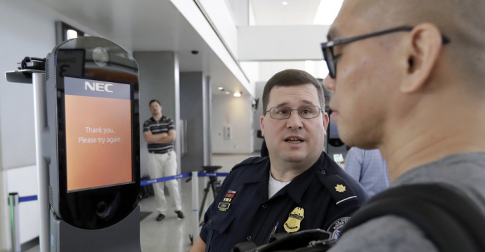 Без черг на паспортний контроль: аеропорти впровадять системи розпізнавання осіб