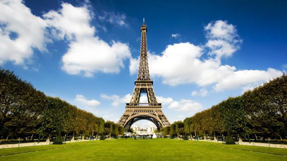 У Парижі закриють Лувр і Ейфелеву вежу