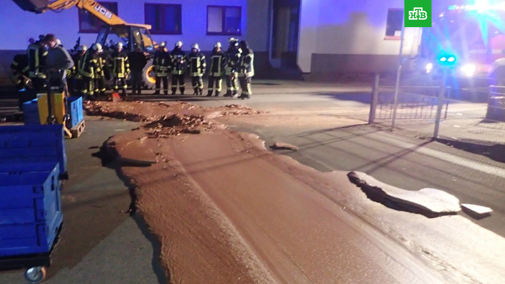 Шоколадні ріки: у Німеччині залило вулицю тонною молочного шоколаду