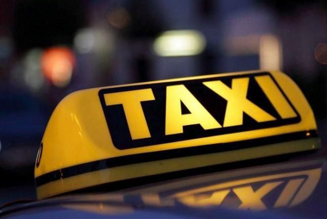 Український таксі-сервіс відключить від системи водіїв на «євробляхах»