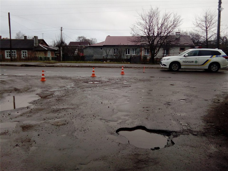 Поліція шукає водія, який збив велосипедиста в Нововолинську