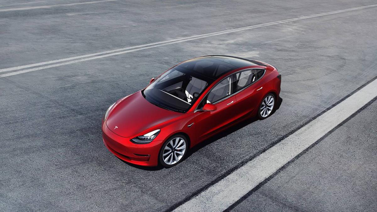 Tesla пообіцяла подарувати Model 3 тому, хто зламає її ПЗ