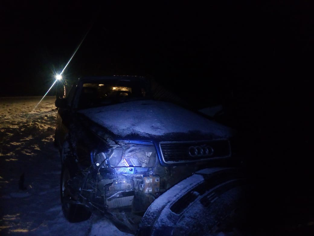 Аварія на Волині: водій застряг в авто (фото)