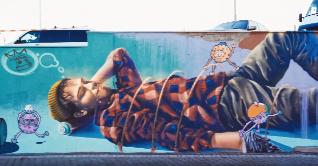 Луцький художник малював найбільше в Європі графіті на заправці (відео)