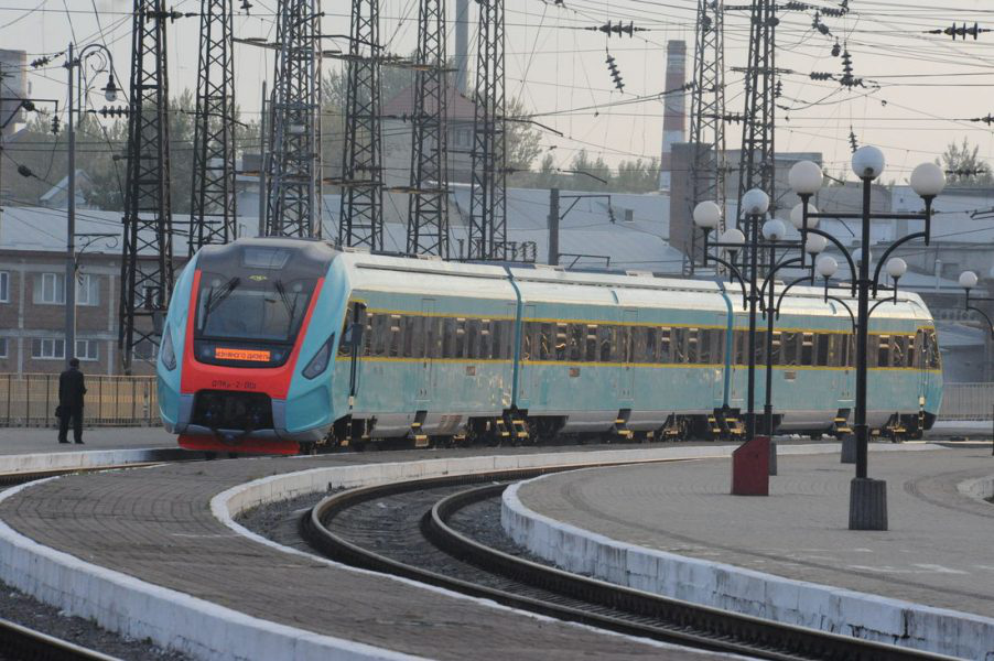 Замість рейкового автобуса: з Луцька до Львова пустили новий поїзд