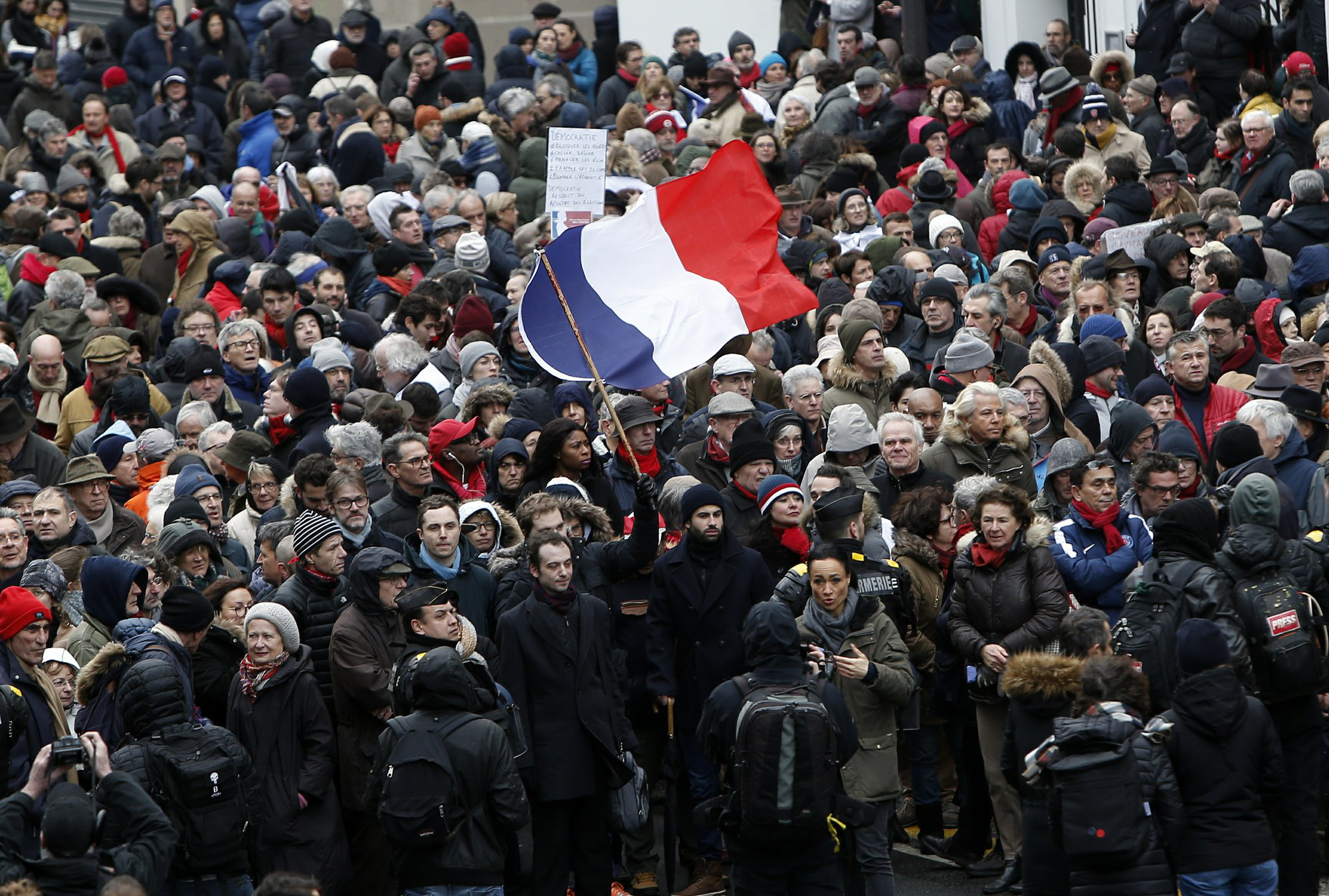 У Парижі пройшла акція проти насильства під час протестів «жовтих жилетів»