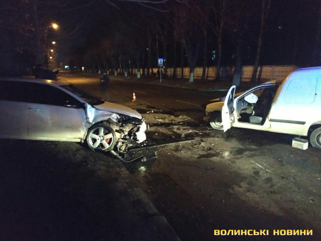 На Стрілецькій у Луцьку - аварія з постраждалими (фото)